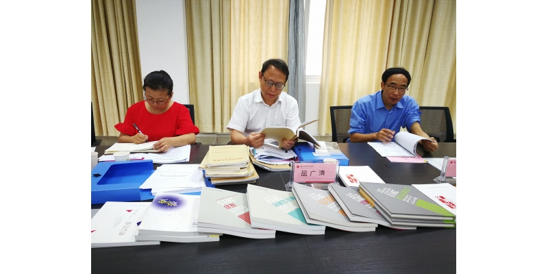 校长屈广清到美术学院检查