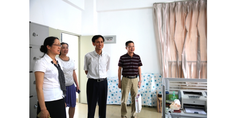 校党委书记朱世泽率队到继续教育学院检查                                   