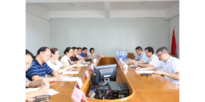 校党委书记朱世泽听取继续教育学院汇报