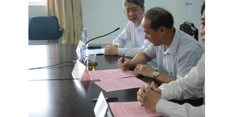 林华东副校长在《泉州倡议》上签字