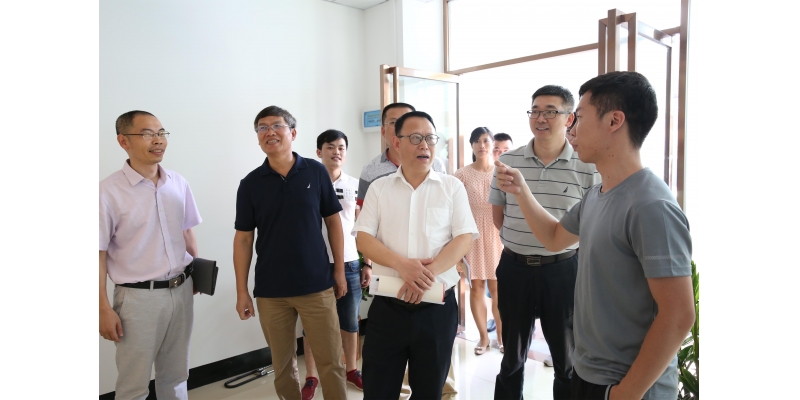 屈广清校长一行走访自主创业（东海片区）校友