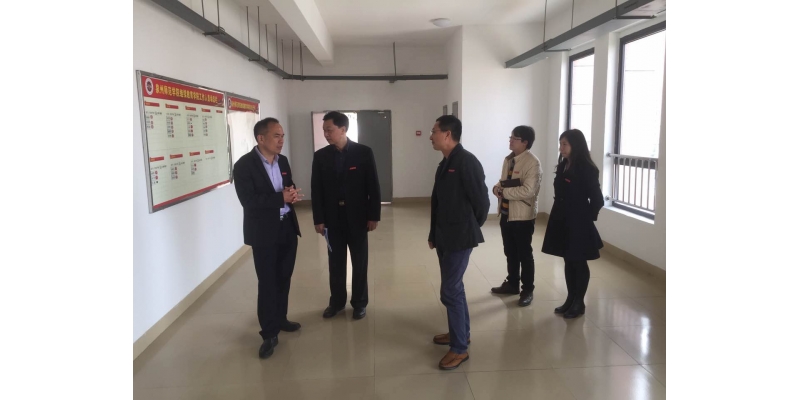 副院长陈亚兵带队巡查校园