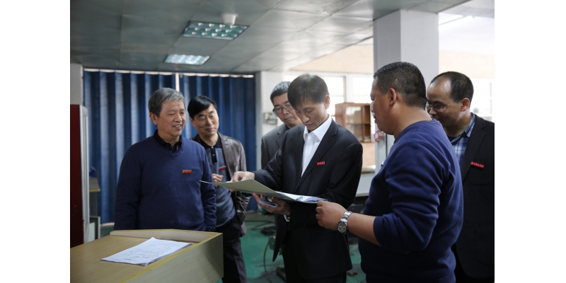 校党委书记朱世泽带队巡查校园