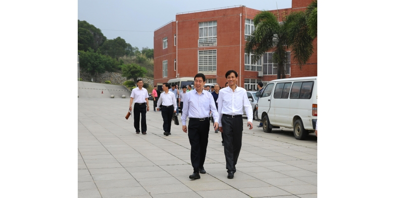 校党委书记朱世泽陪同市政协副主席李冀平调研