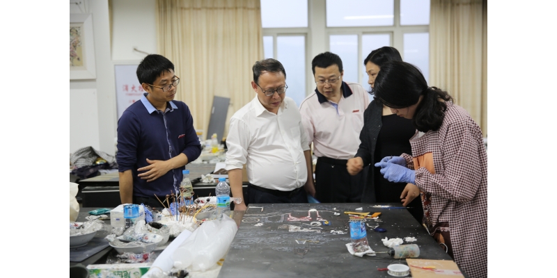 屈广清校长到美术与设计学院调研