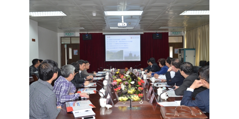 李清彪院长介绍我校情况
