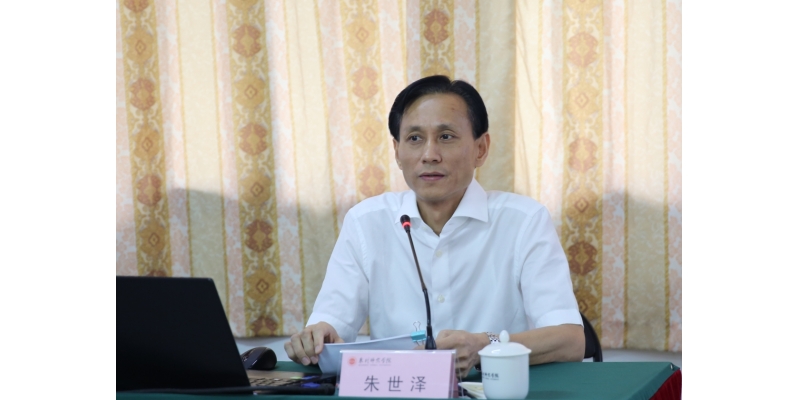 校党委书记朱世泽为全体学员上“读原著、悟原理,学思践悟、开拓思路”的专题党课